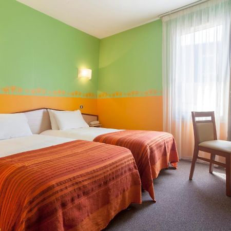 Brit Hotel Le Lion D'Or Chinon Zewnętrze zdjęcie