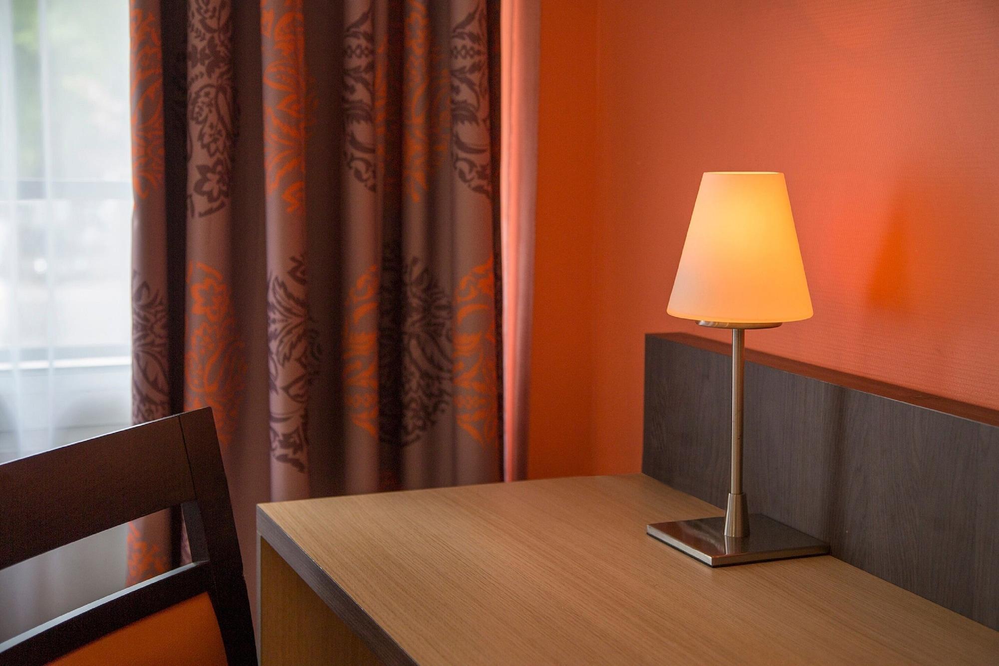 Brit Hotel Le Lion D'Or Chinon Zewnętrze zdjęcie