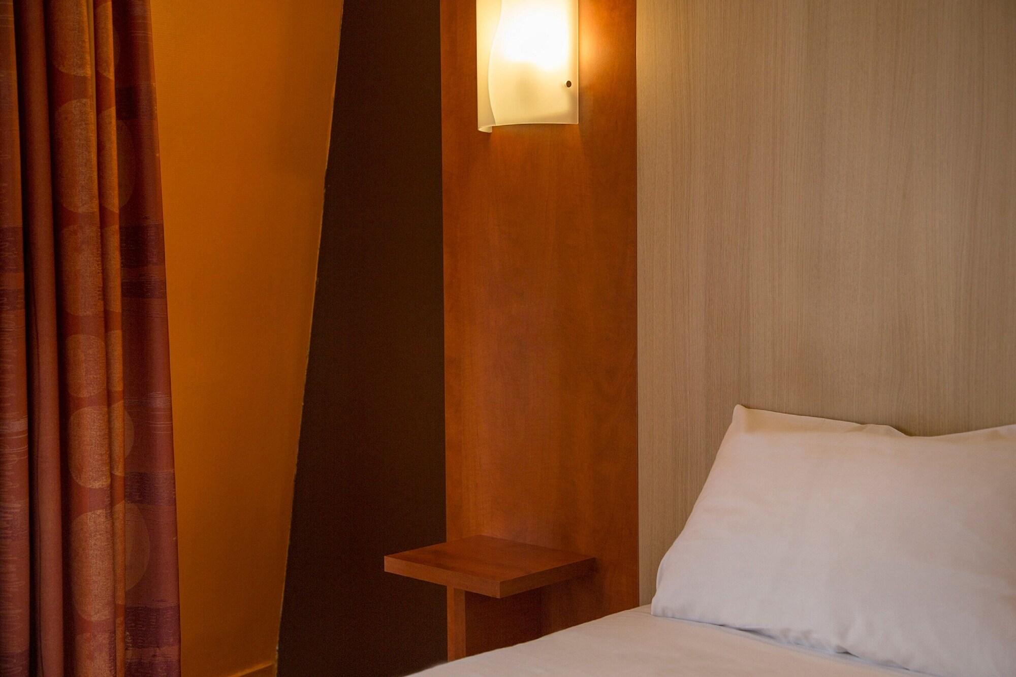 Brit Hotel Le Lion D'Or Chinon Zewnętrze zdjęcie